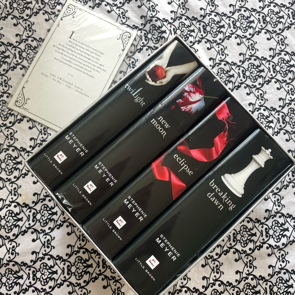 First Edition Twilight Saga Box Set by Stephenie Meyer with Post Cards EUC